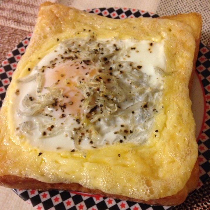 目玉焼きしらすトースト